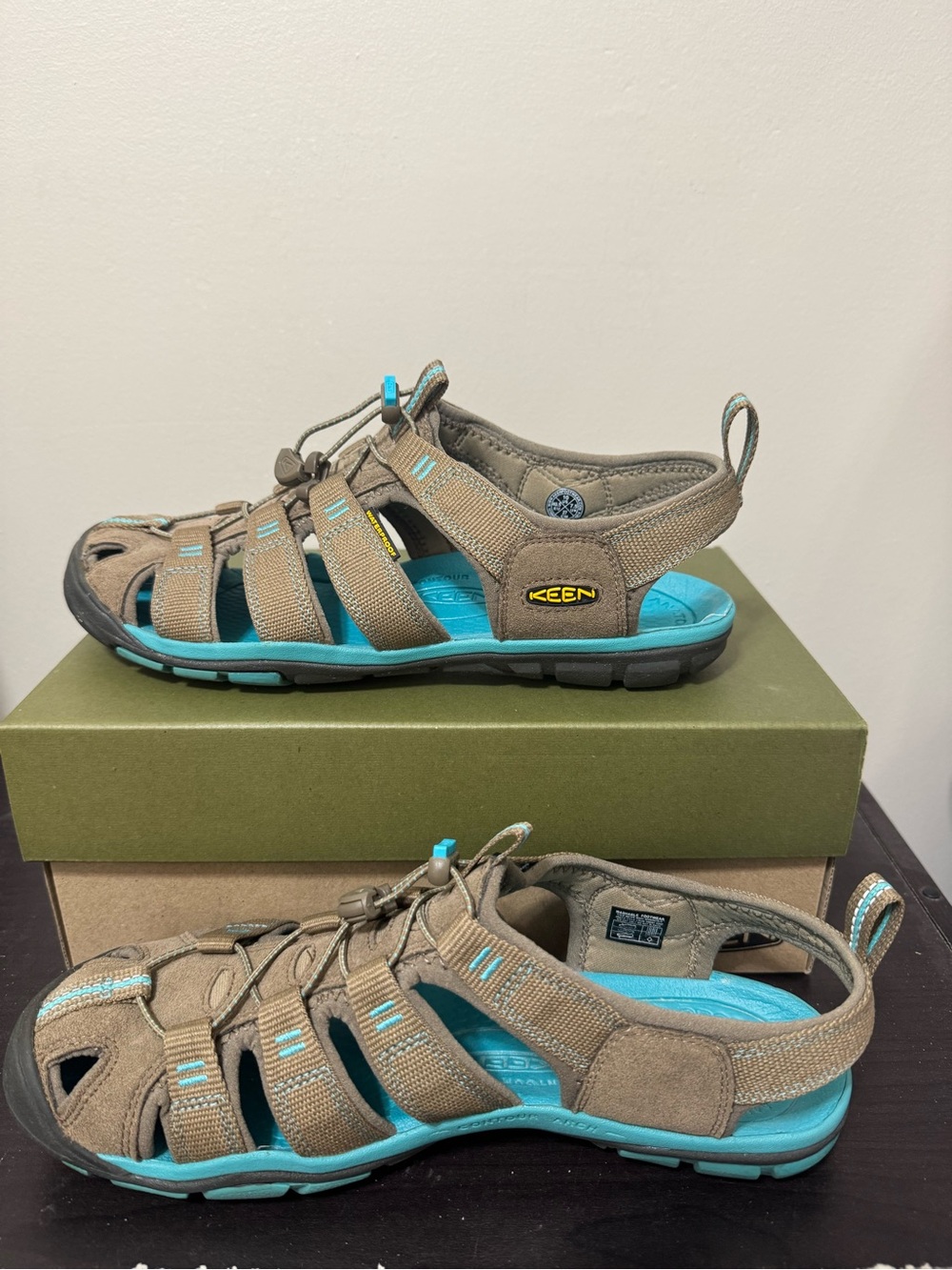 KEEN Clearwater Brown Sandals Shoes with Turquoise Footbed Women’s Size 10 EUC